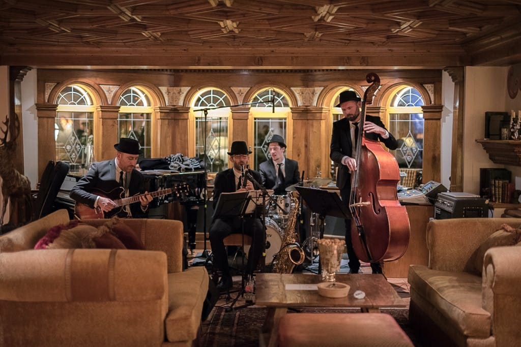 Experiences & Lifestyle