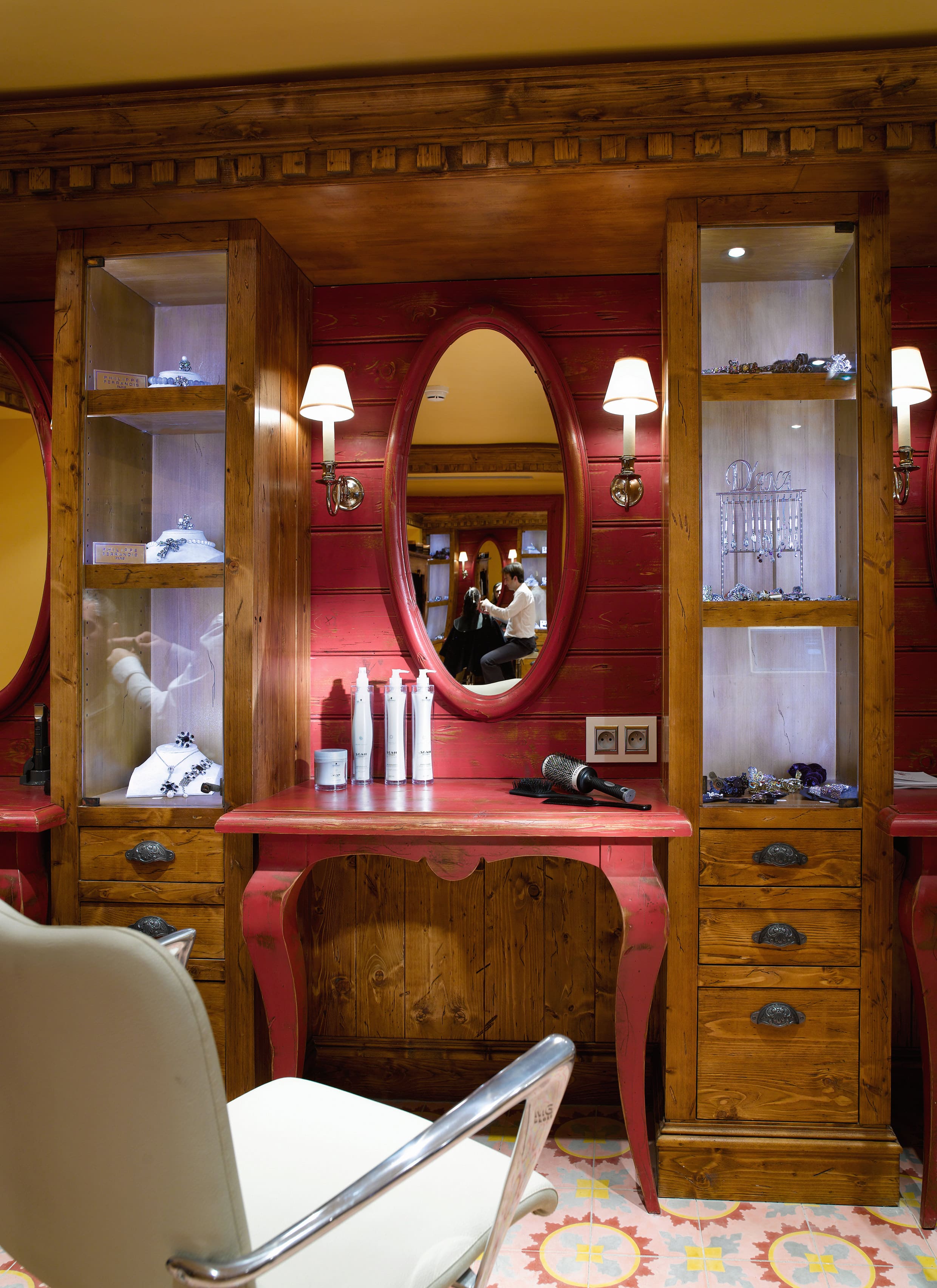 Experiences & Lifestyle